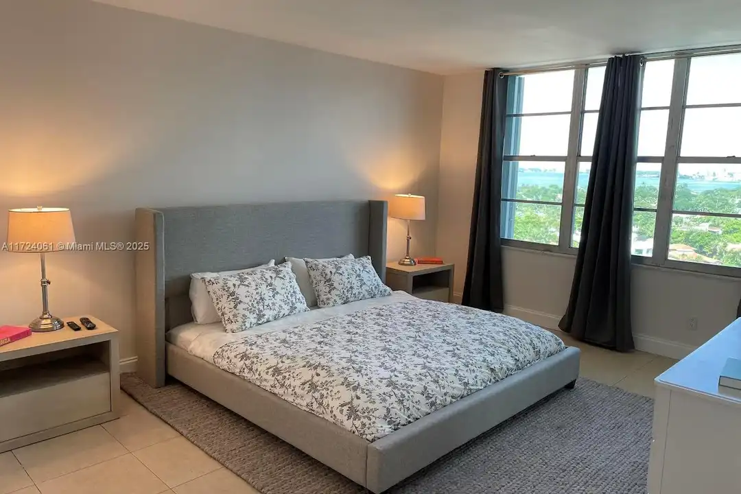 5151 Collins Ave unit 1722 - View 3