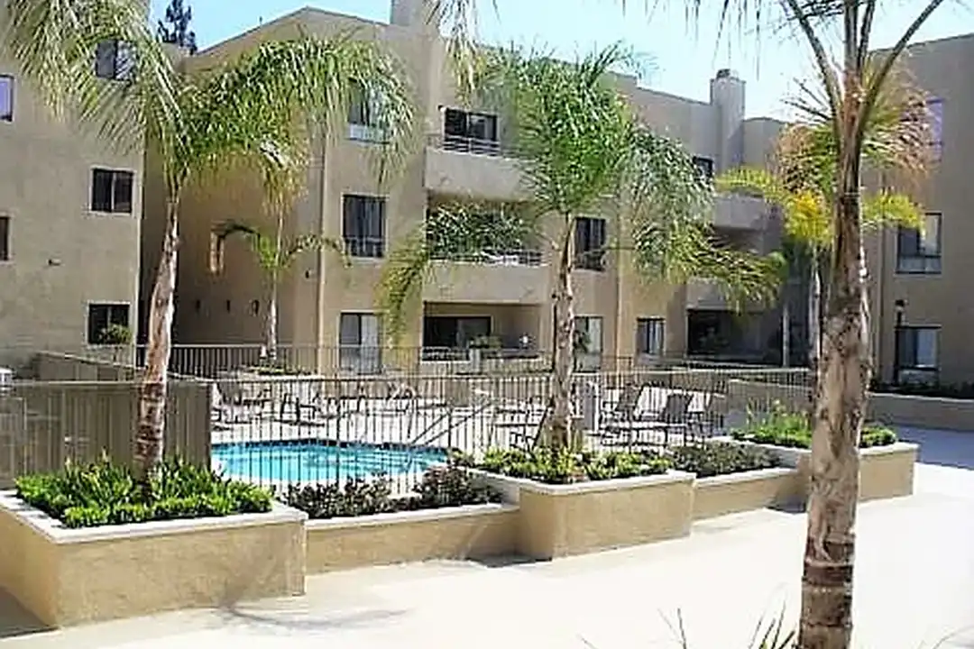 428 Hawthorne St - View 4