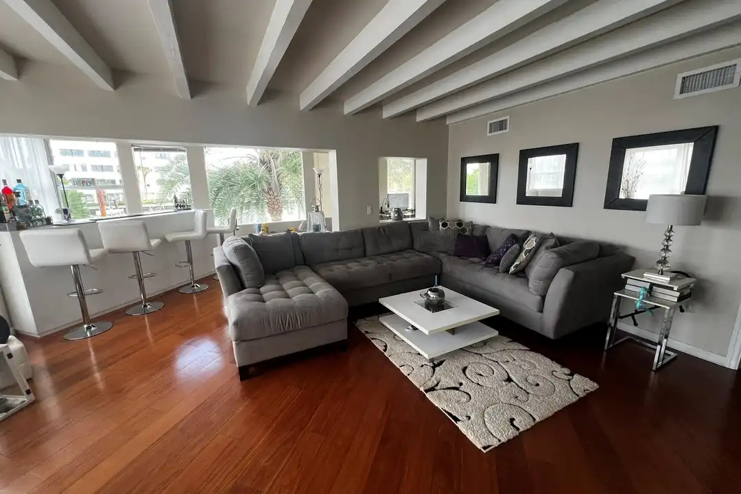 904 NE 20th Ave - More
