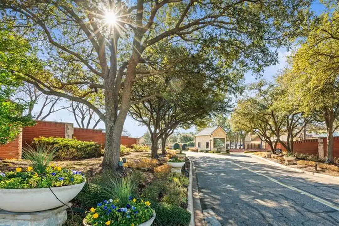 4624 Byron Cir - More