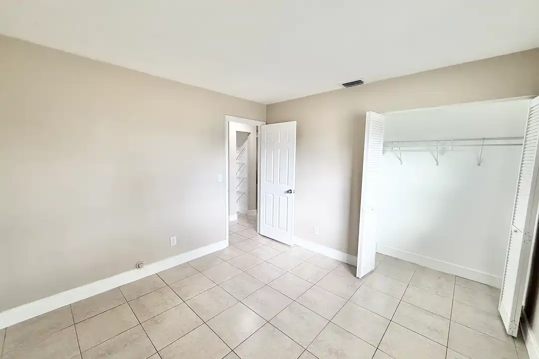 Sunshine Apartments - View 6