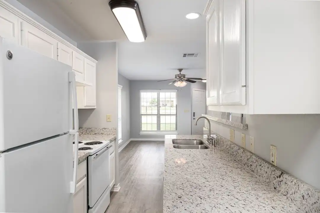 1227 Flying Ace Cir - More