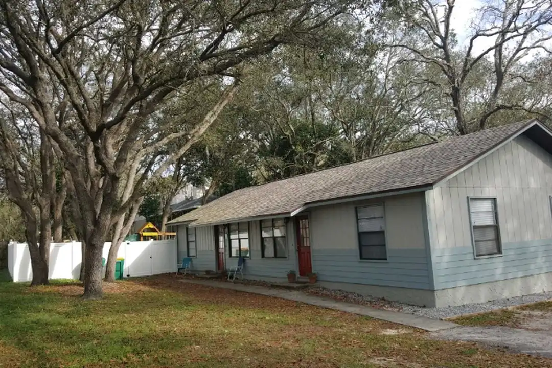1000 Poinsettia Ave – photo 1 of 2