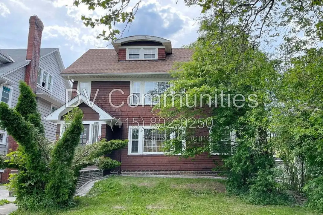 1666 Glenmont Rd unit 3RD – photo 1 of 10