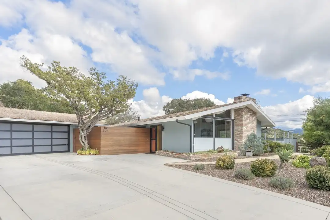 601 Country Club Dr - View 2