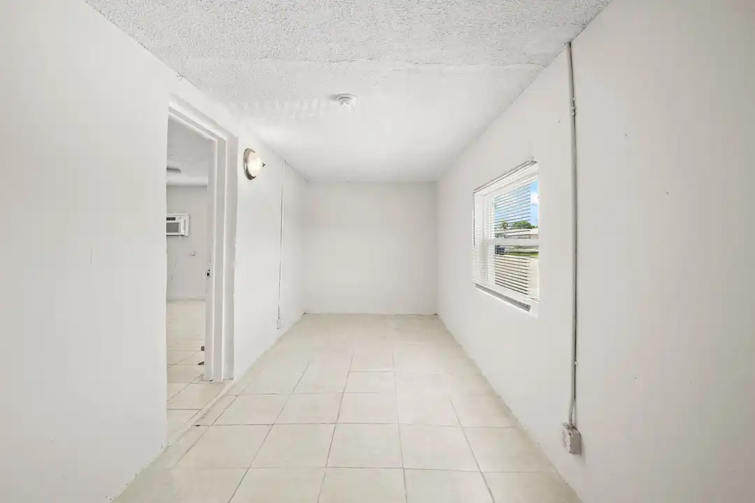 Apartment in Riviera Beach - View 4