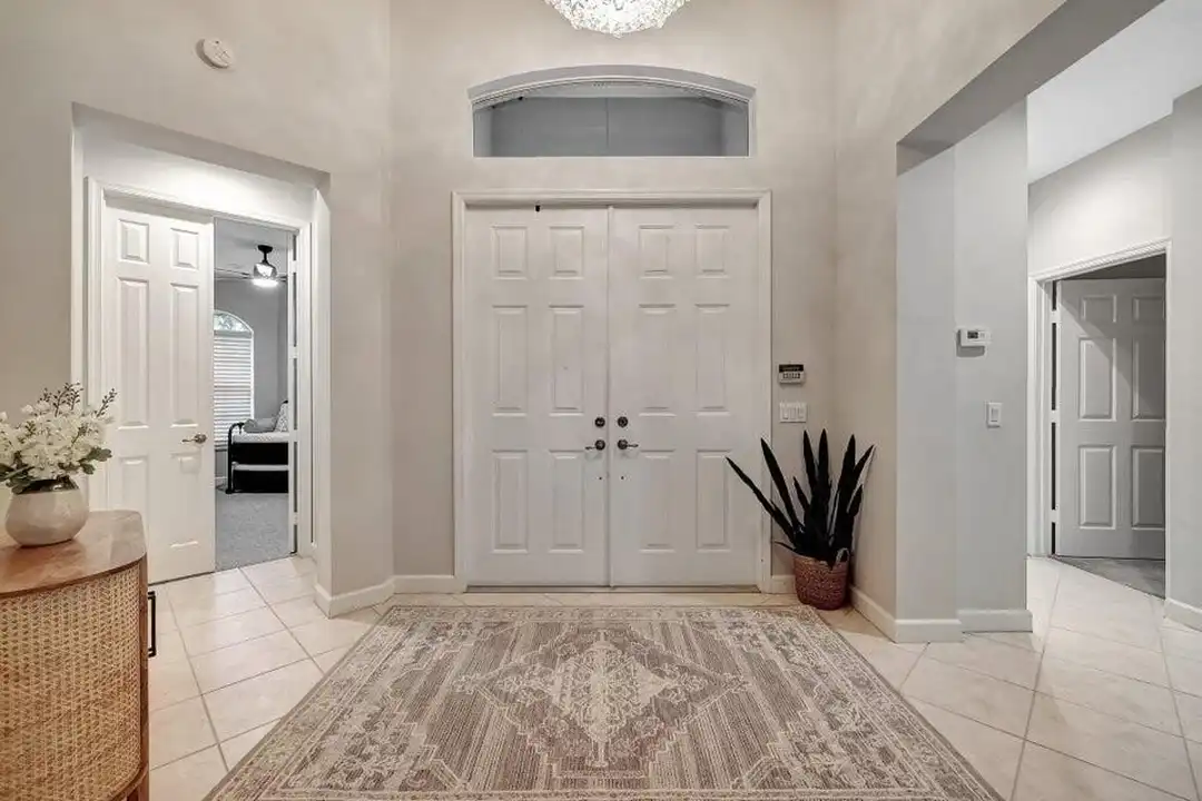 7602 Greenbrier Cir - View 3