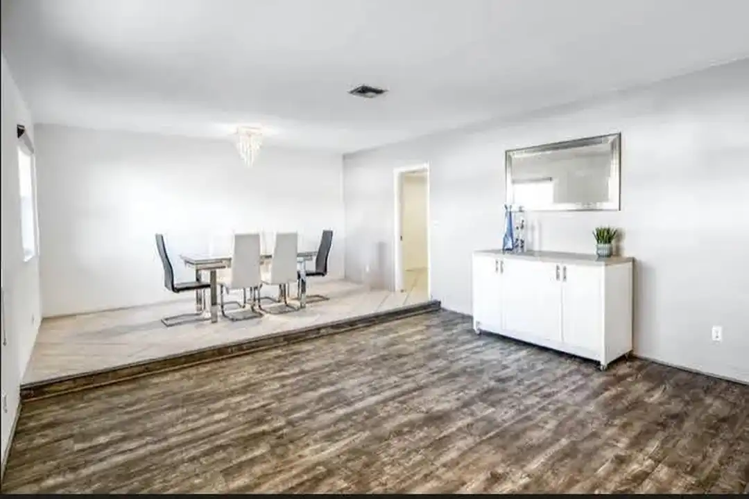 2200 N 47th Ave - View 4