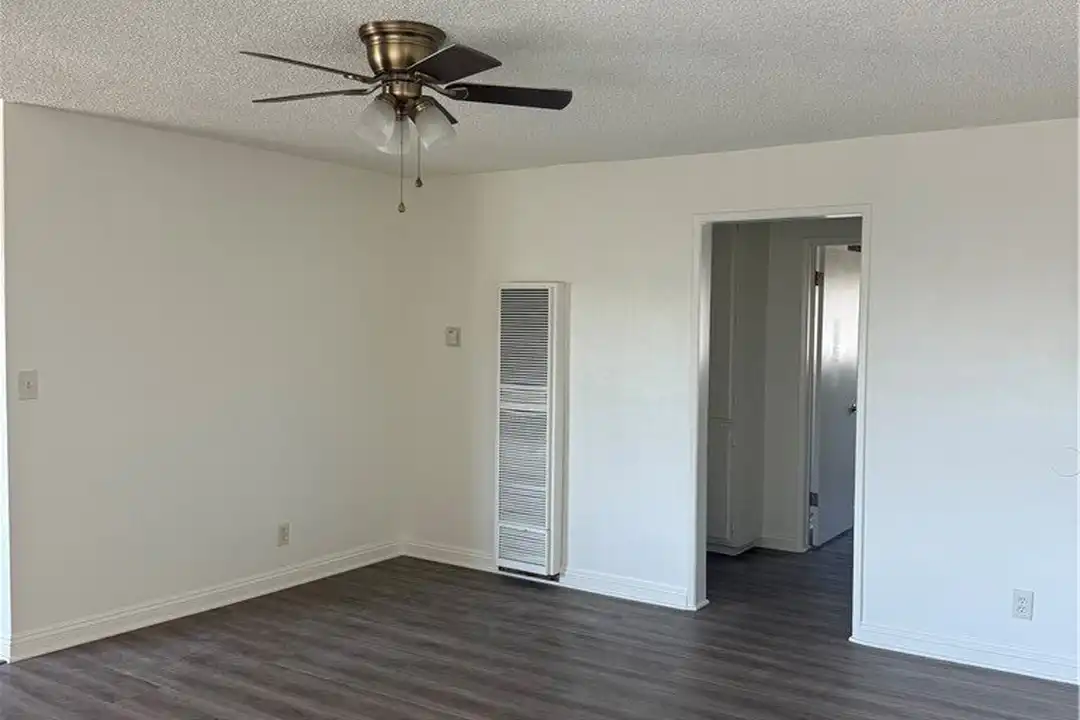 914 W Pine St - View 5