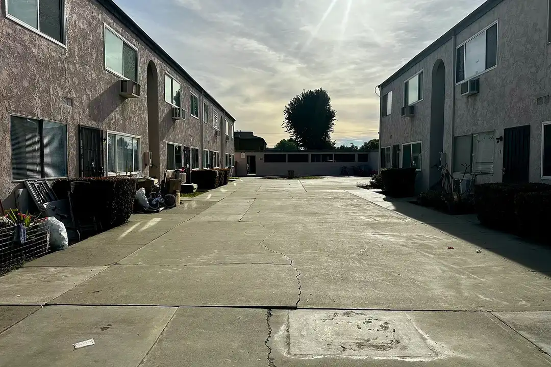 Apartment in El Monte - View 5
