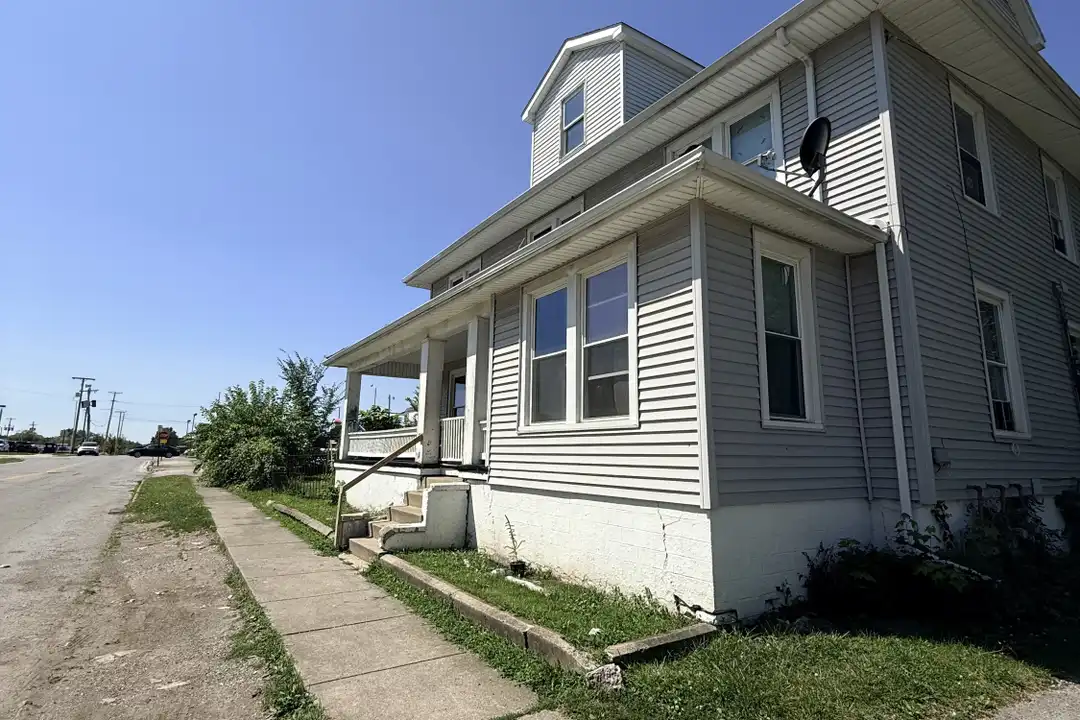 319 1/2 N McDonel St – photo 1 of 9
