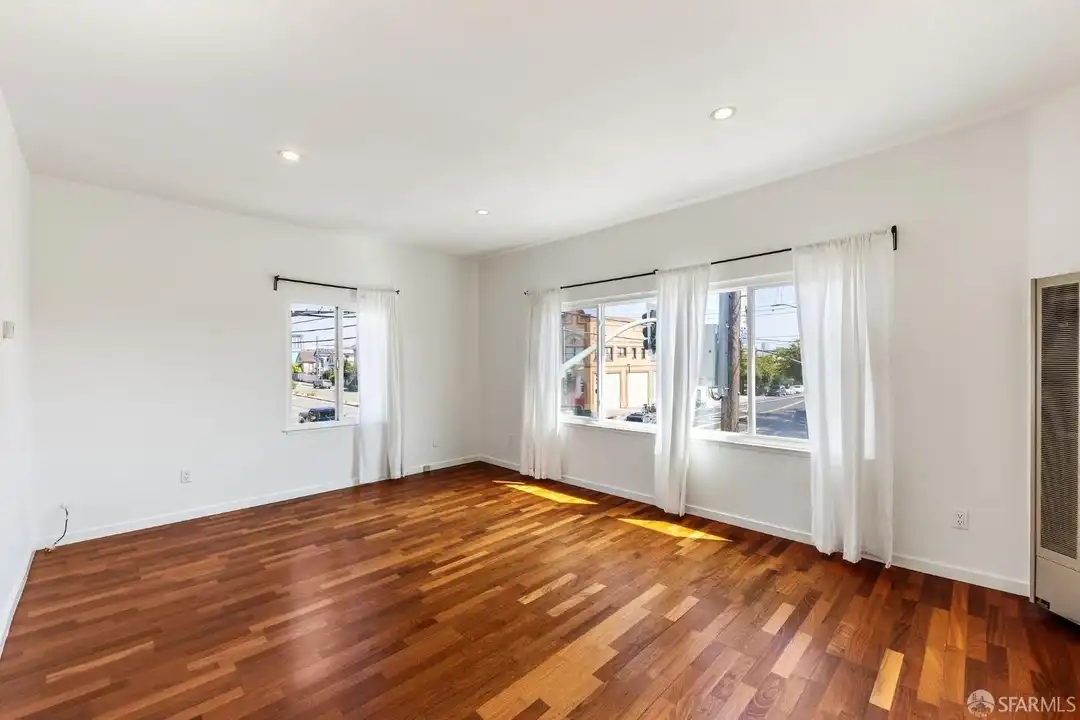 906 40th St - View 3