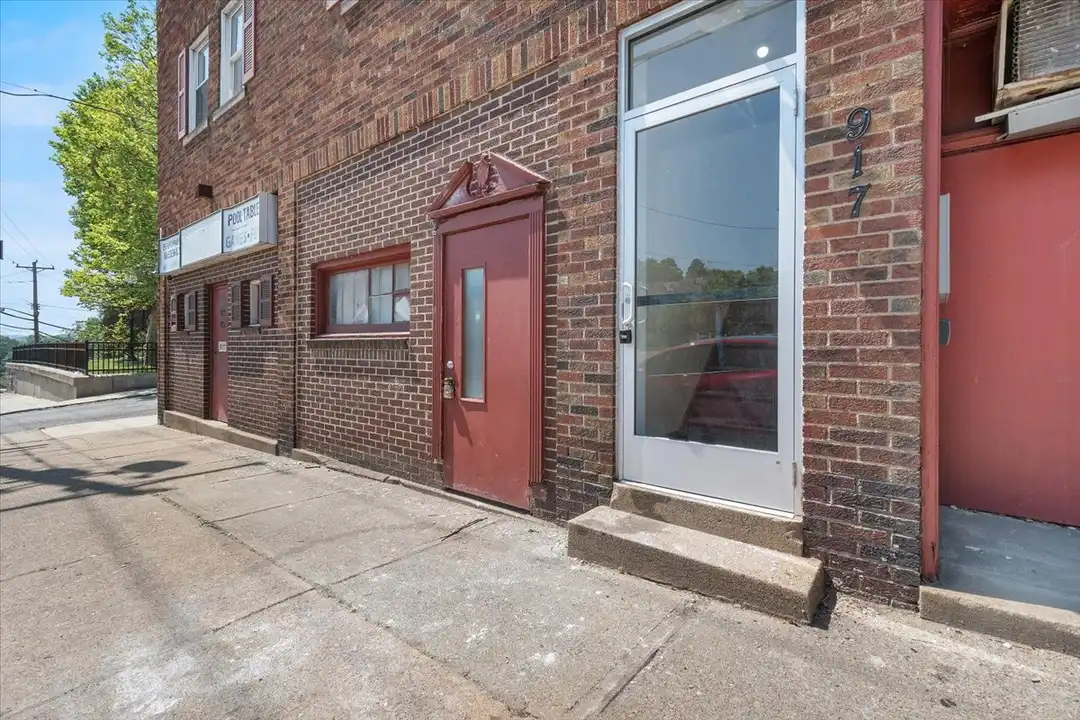 915 Chartiers Ave unit 2 – photo 1
