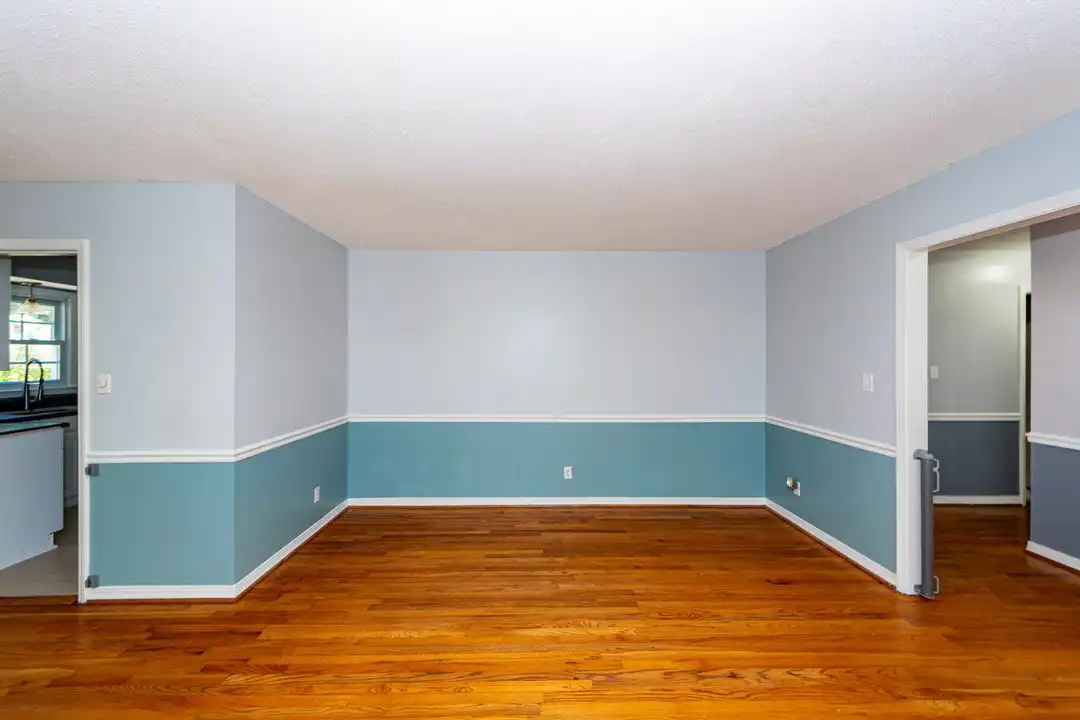109 Runnymede Ln - More