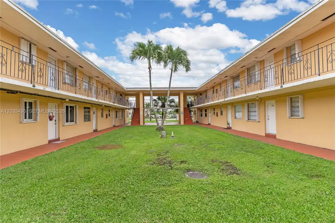 Apartment in Miami - More