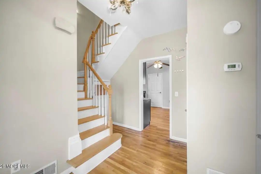 607 McClellan St - View 3