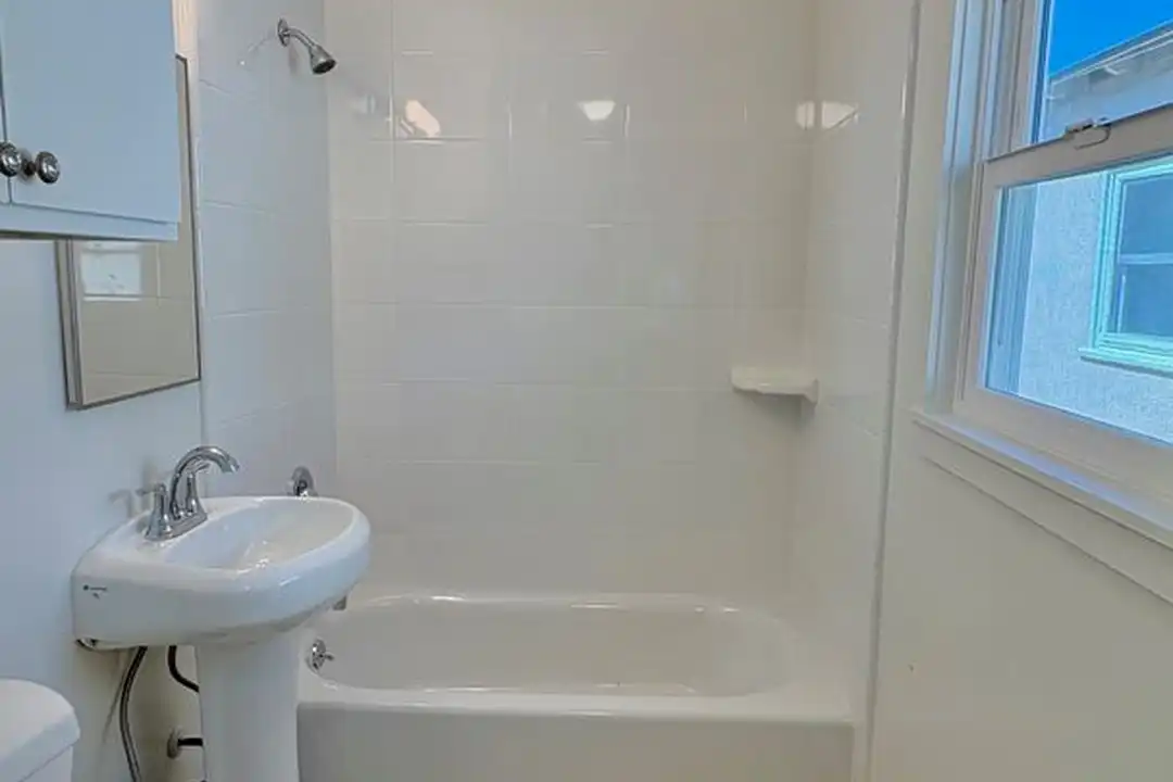 Apartment in Lawndale - View 4