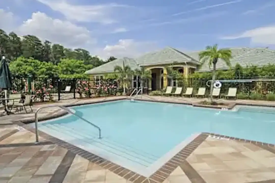 Hunt Club Apartments – photo 1