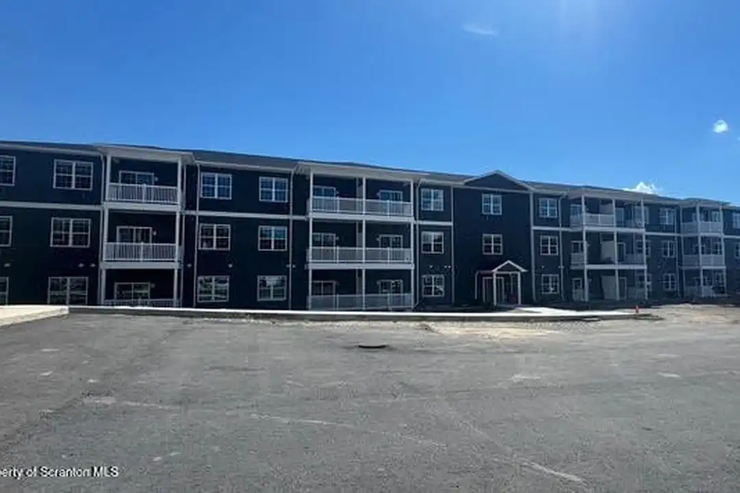 410 Circle Dr – photo 1 of 23