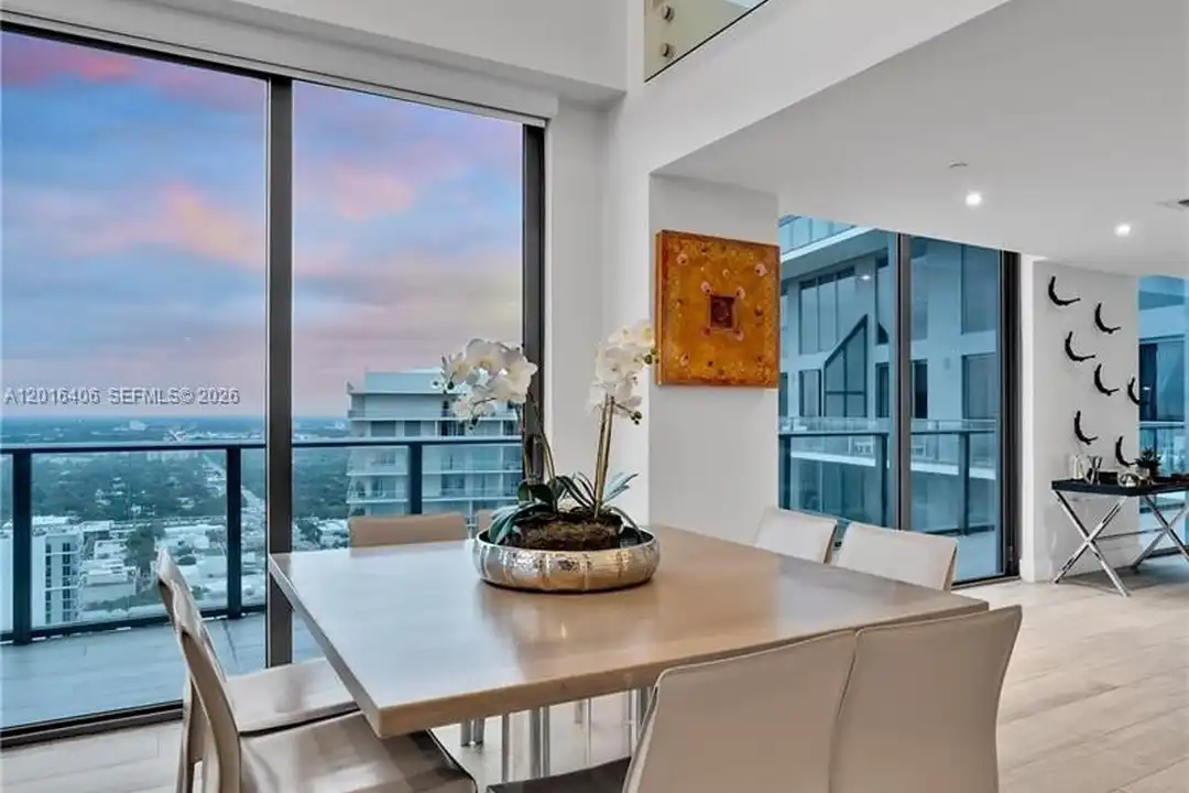 Apartment in Miami - View 5