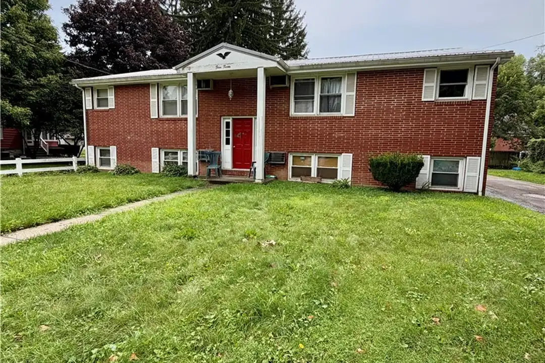 320 E Chestnut St unit 2 – photo 1 of 17