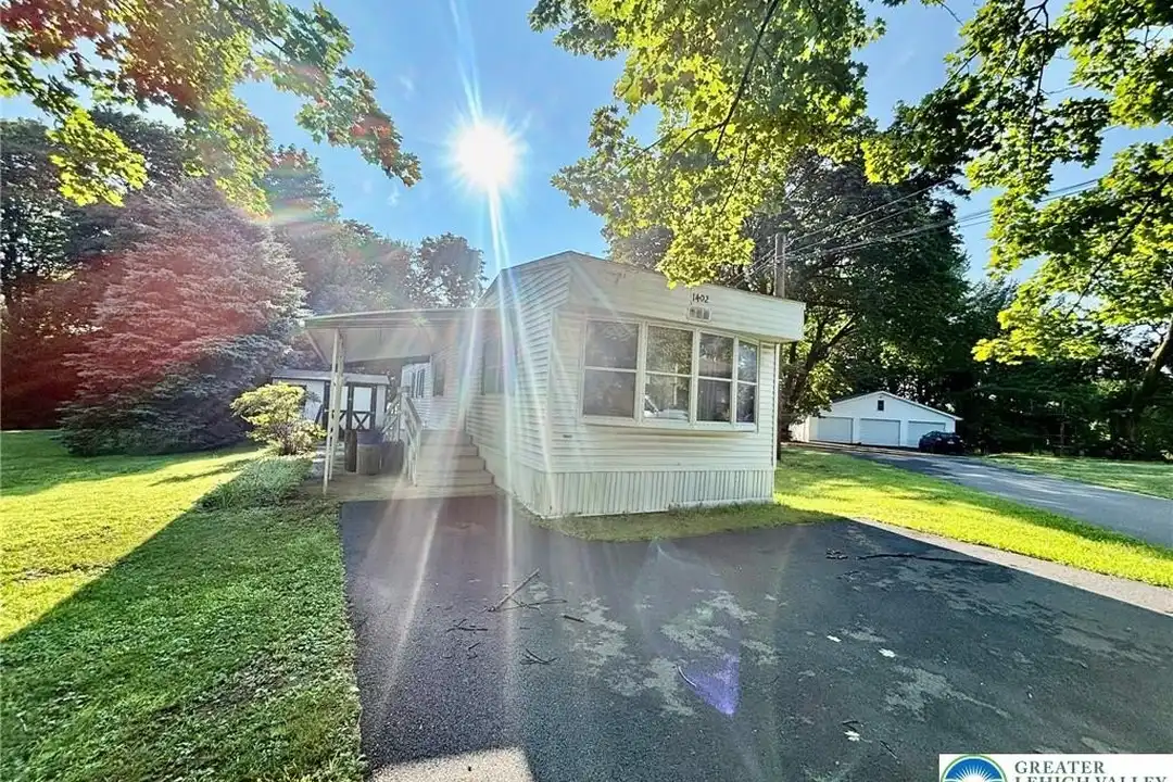 1402 Main St – photo 1 of 11