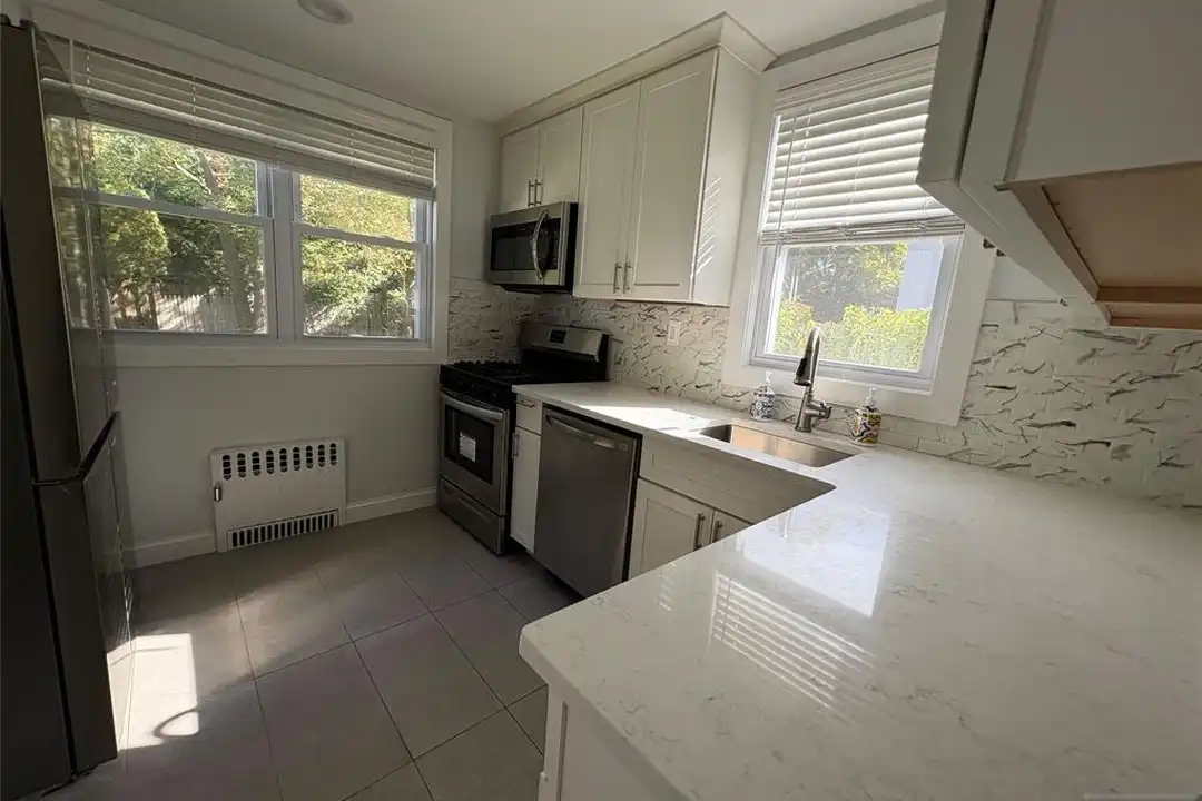 11 Holland Ave - More
