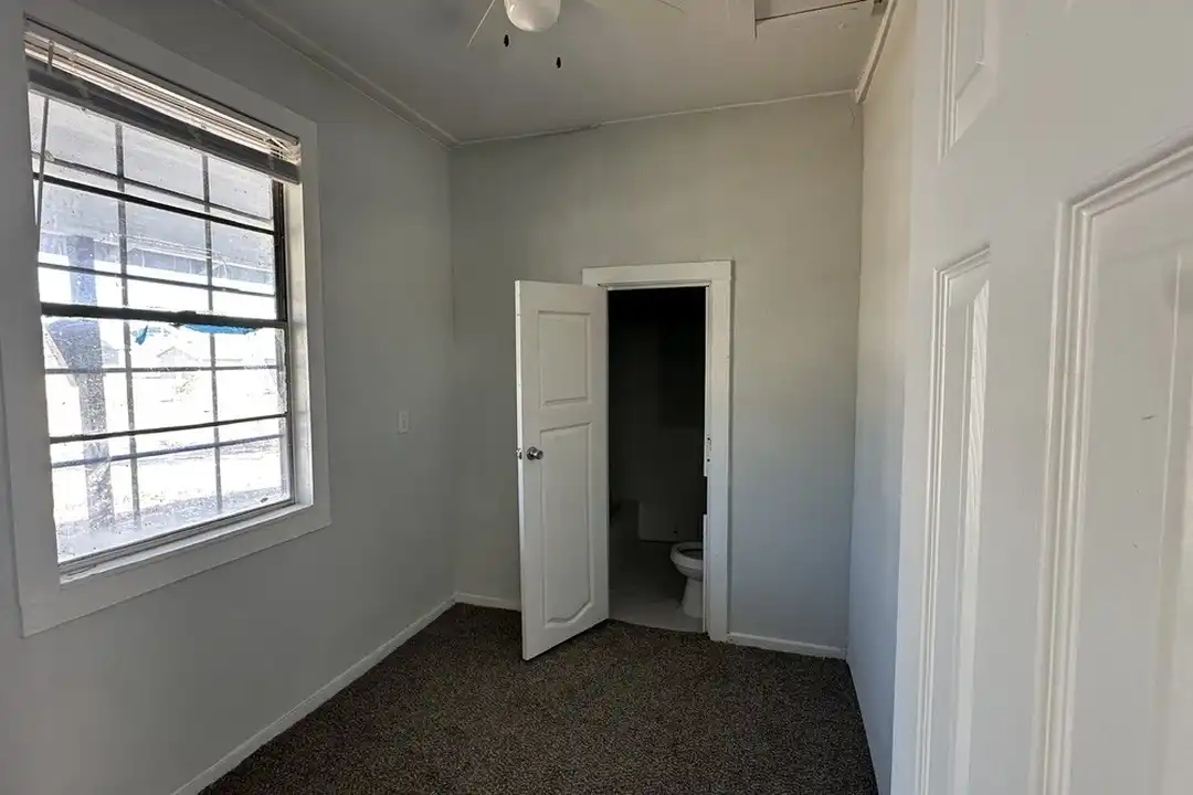 904 Herbert Ave unit A - View 5