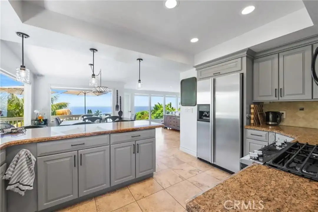 875 Coast View Dr - View 6