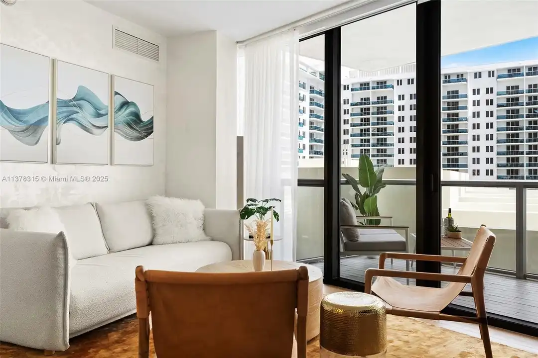 2201 Collins Ave #811 - View 6