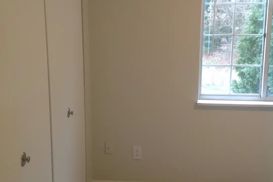 987 Wadsworth Rd – photo 1