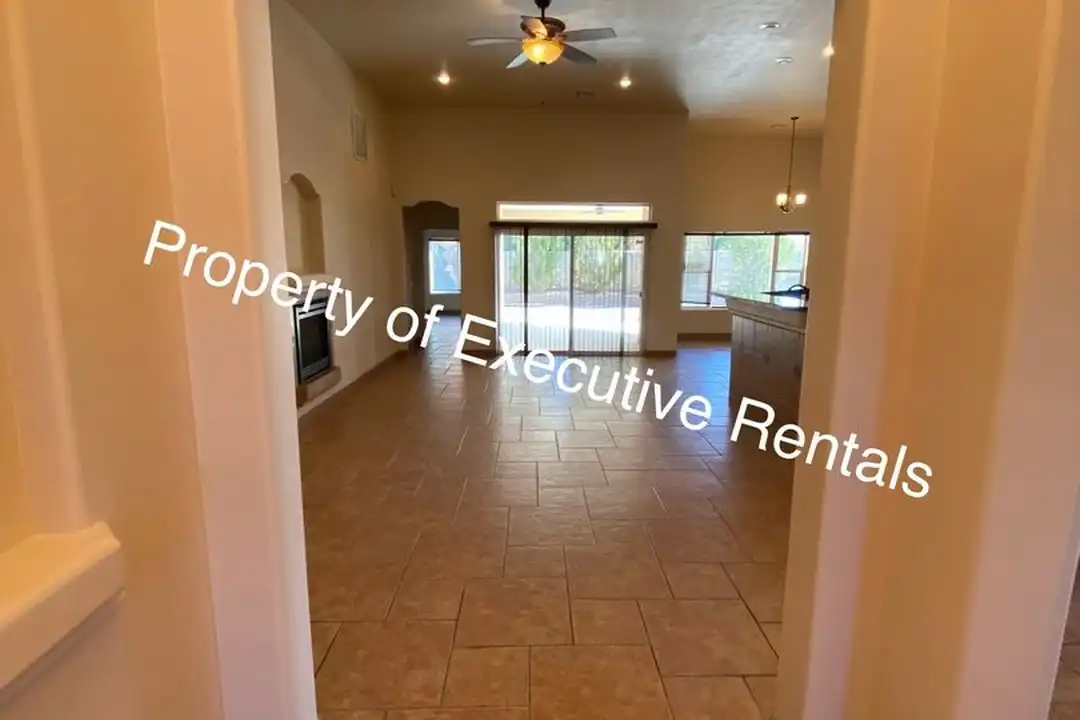 4308 Calle Sonesta - More