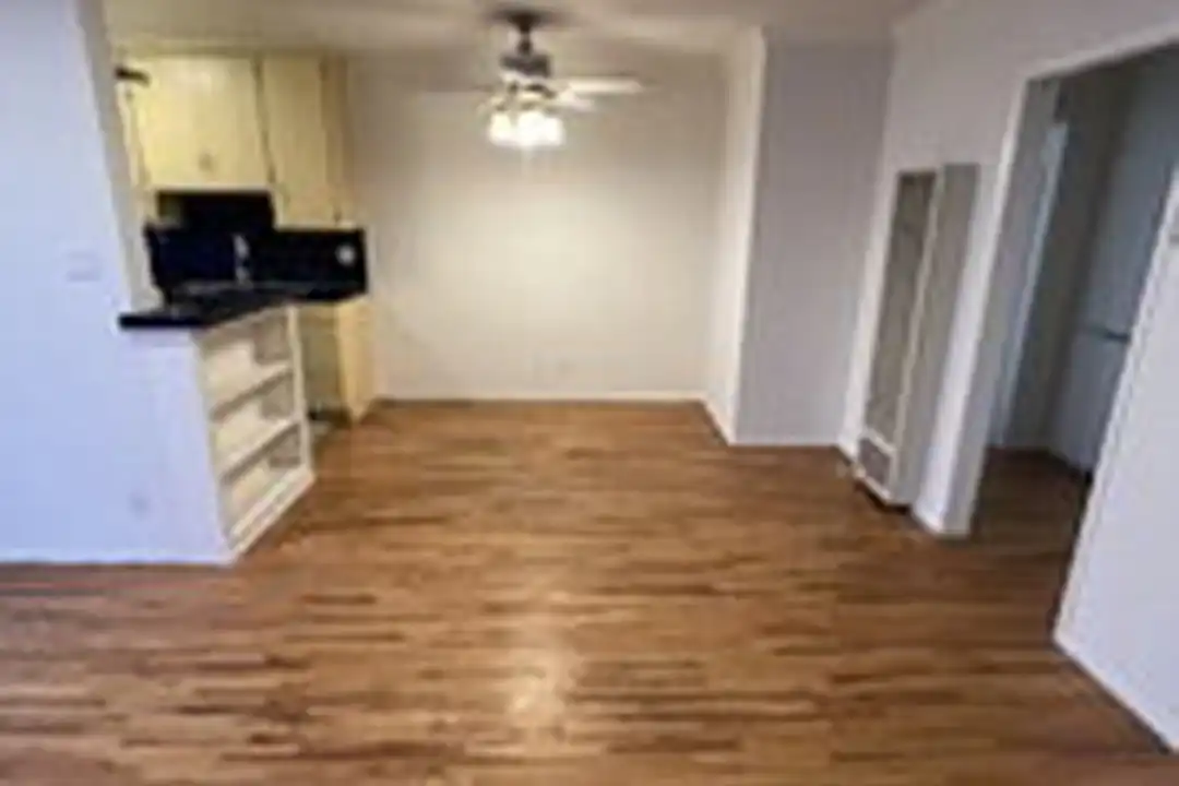 Apartment in Los Angeles - View 5