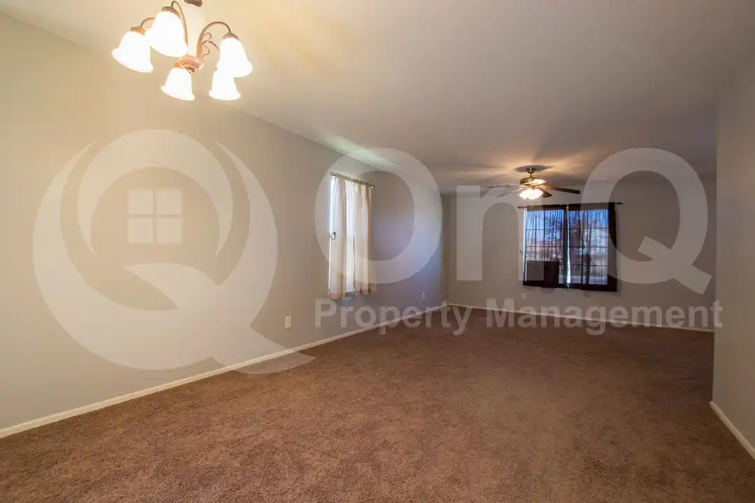 2220 S Ponderosa Dr - More
