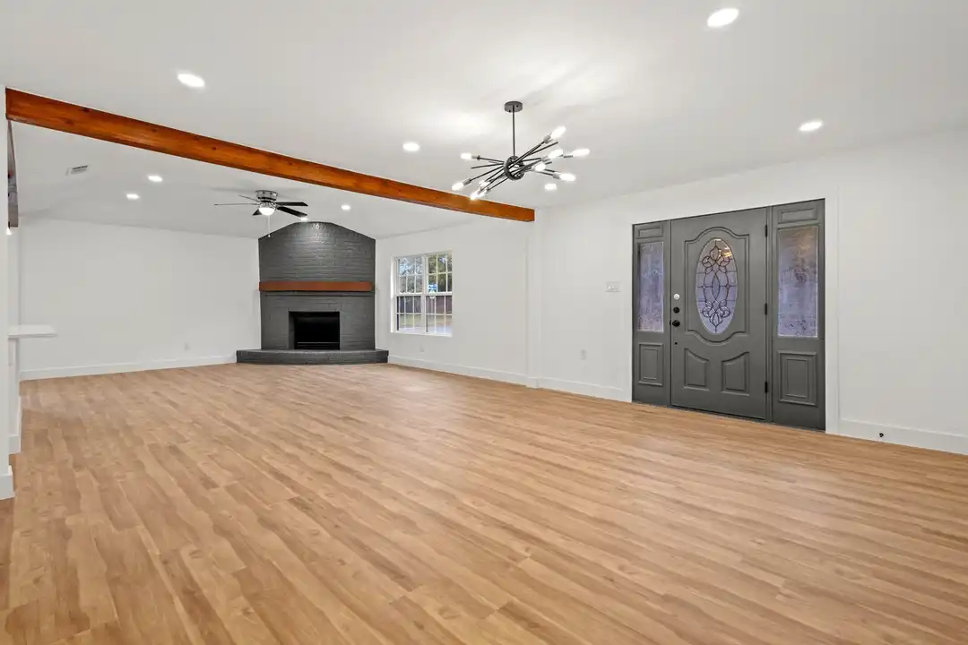 6000 Cool Springs Dr - More