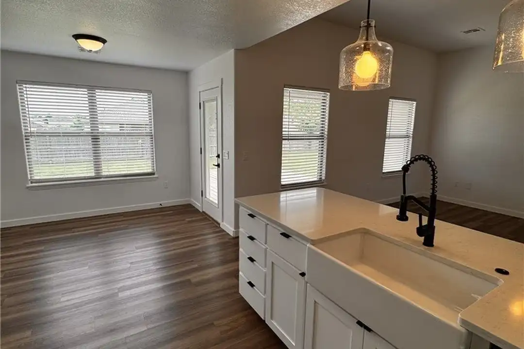 311 Violet St - More