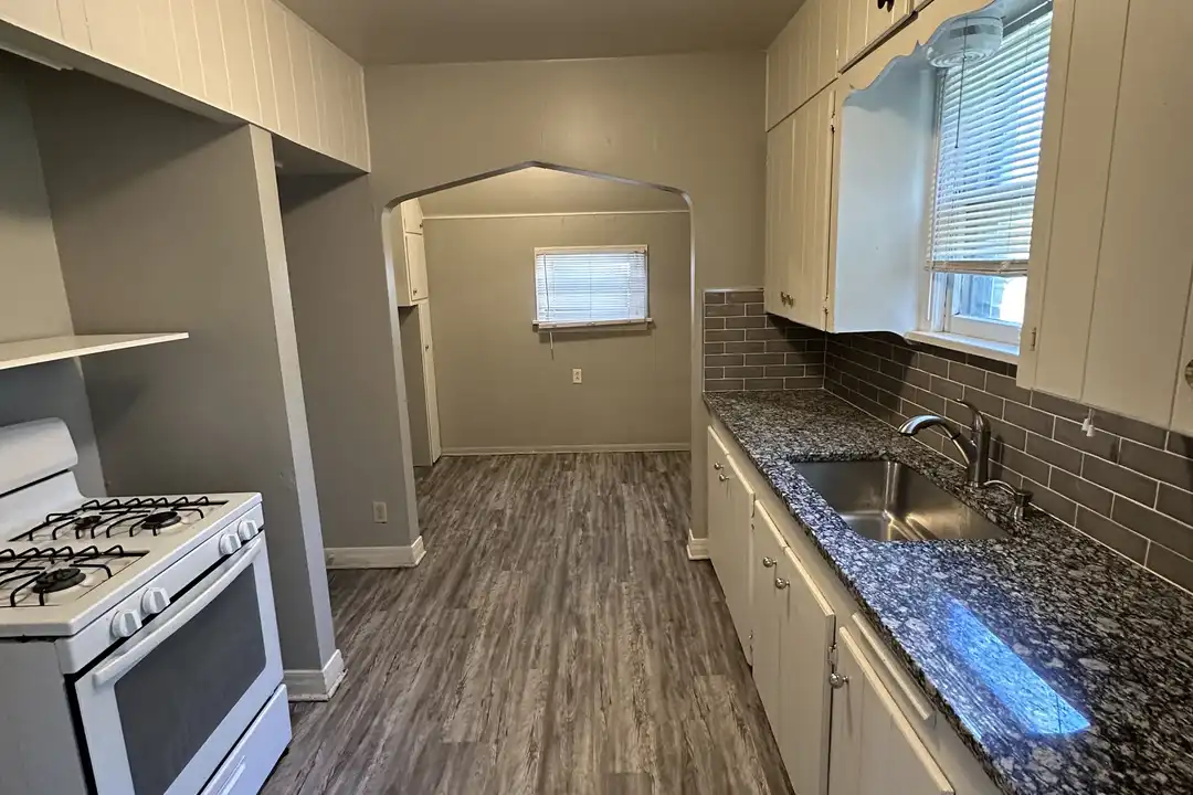 3305 SE 25th St - View 6