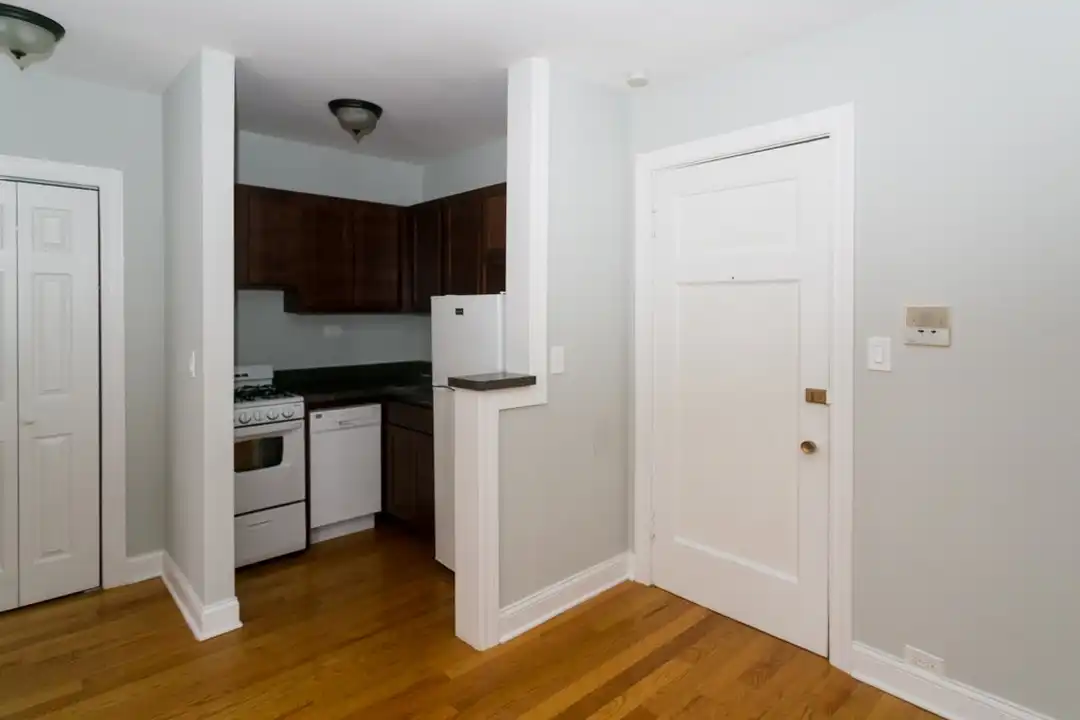 832 W Wolfram St unit 704 - More