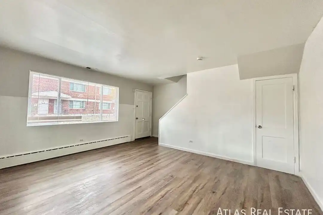 1853 W Mosier Pl – pohled 5