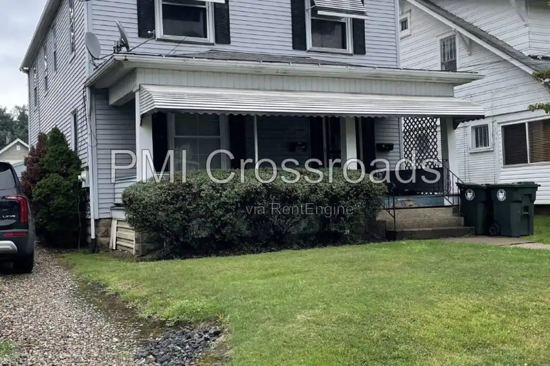 932 Roslyn Ave SW unit 1 – photo 1