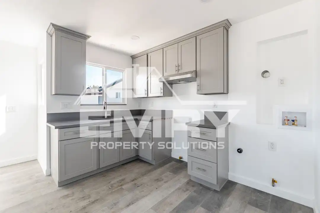 Apartment in East Los Angeles - View 3