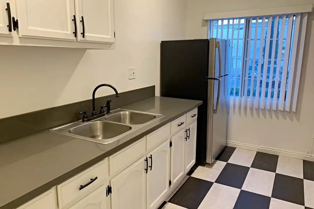 654 S Dunsmuir Ave unit 203 - More