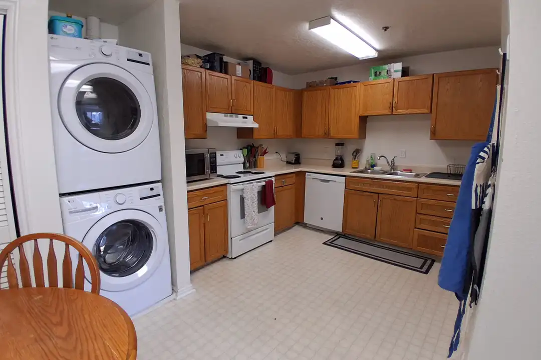 585 N 400 E unit # 1 - View 3