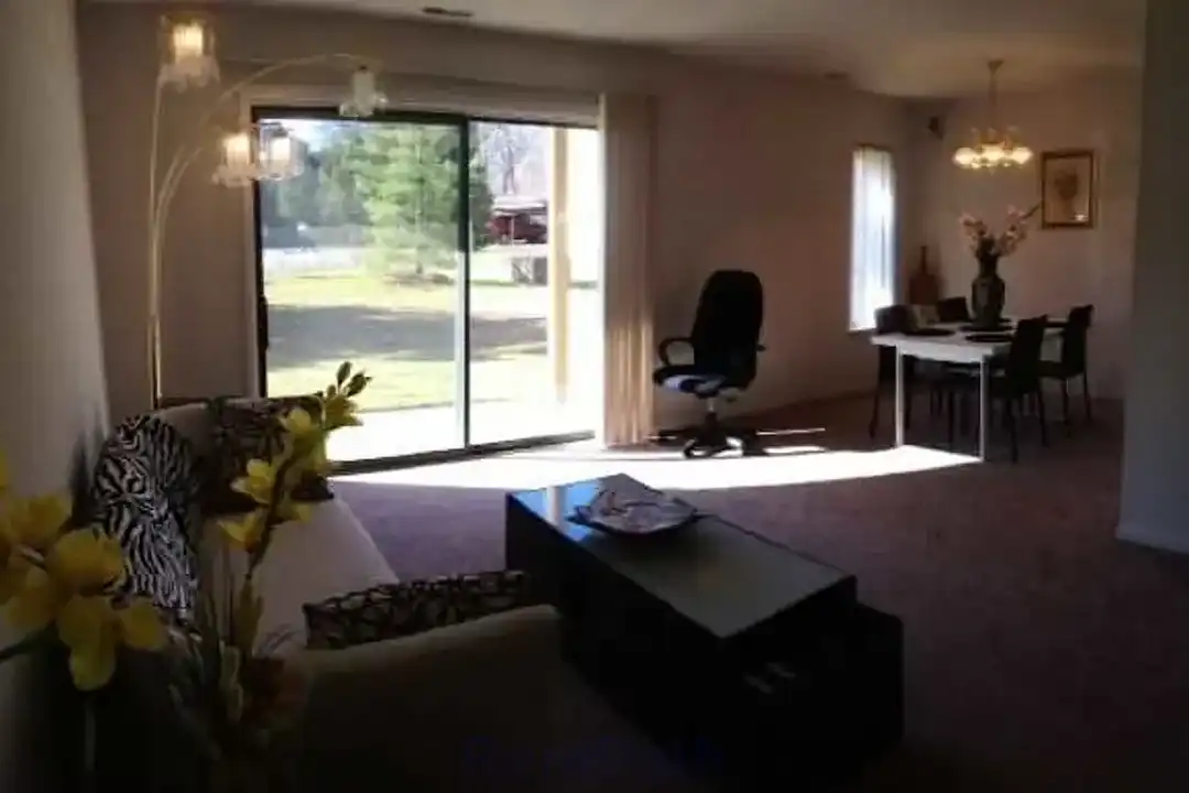 Oak Ridge Apartments – photo 1 of 14