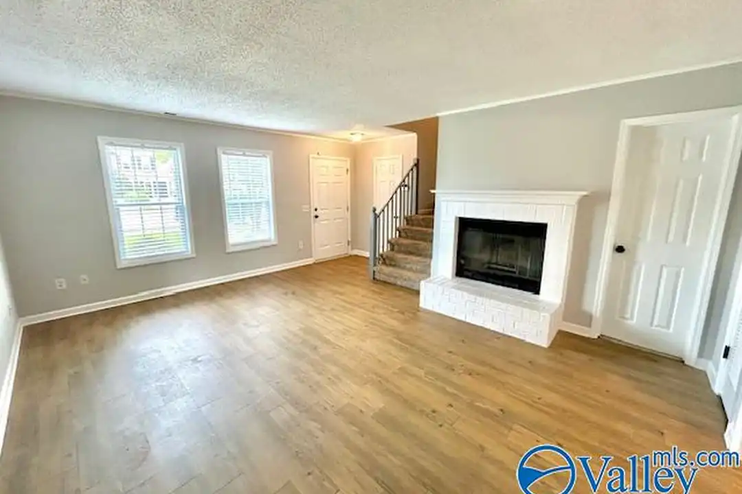 119 Cresent Circle unit 119 - More