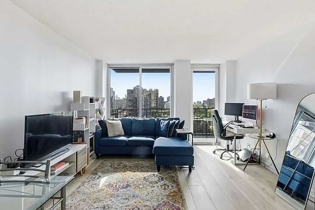 450 W Briar Pl unit 16 - More
