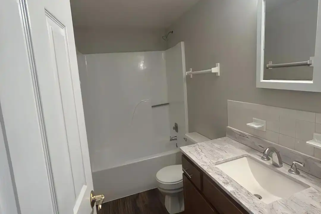39 Devon Ct – photo 1 of 8