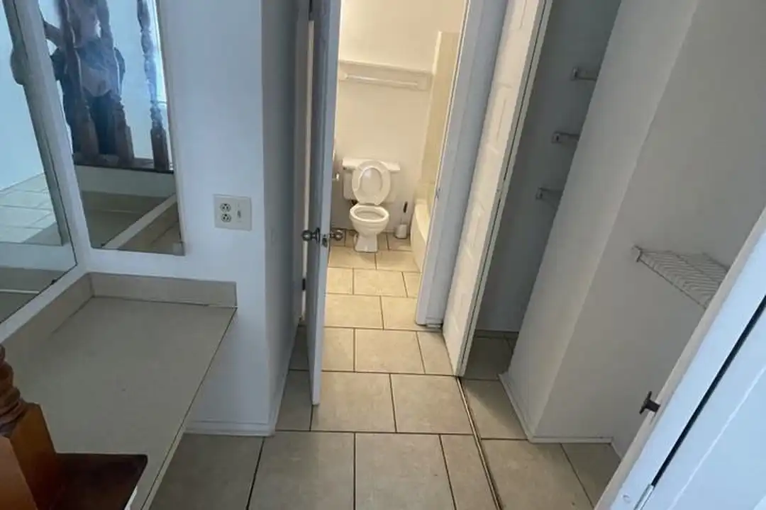 9424 Lexington Cir unit B - View 4