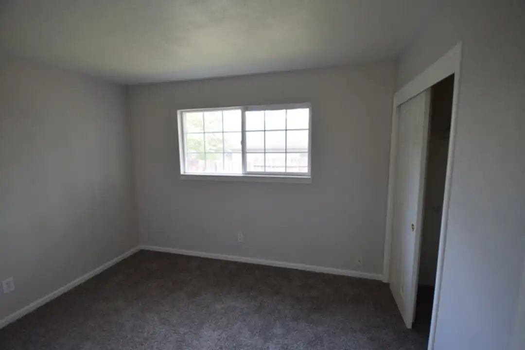 5233 Columbine Way - More