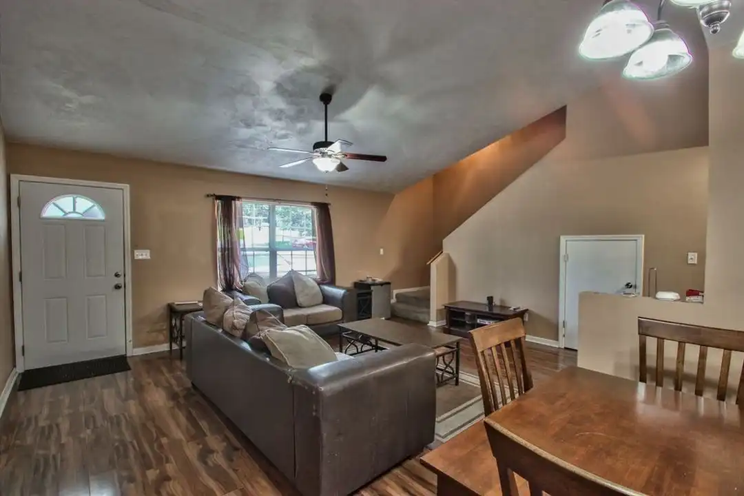 640 Eugenia St - View 3
